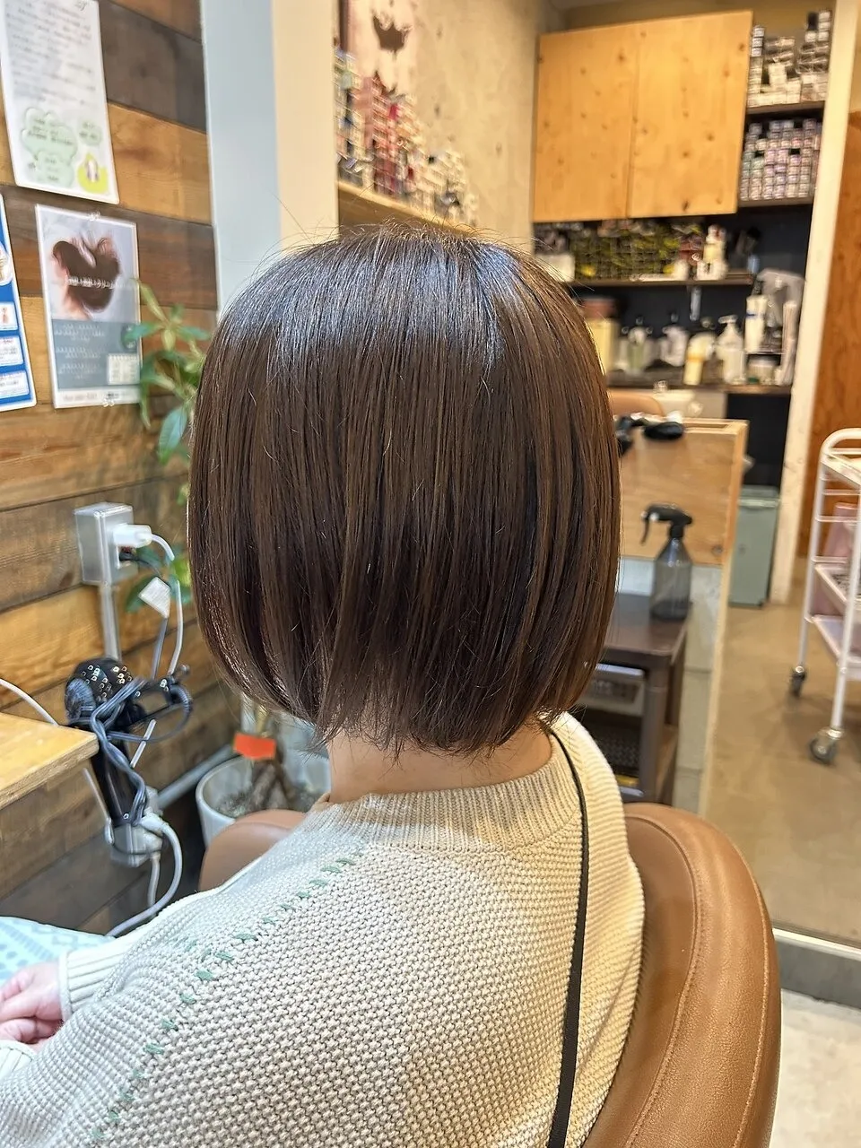 内巻きボブ×ブリーチなし!赤味のない透明感カラー